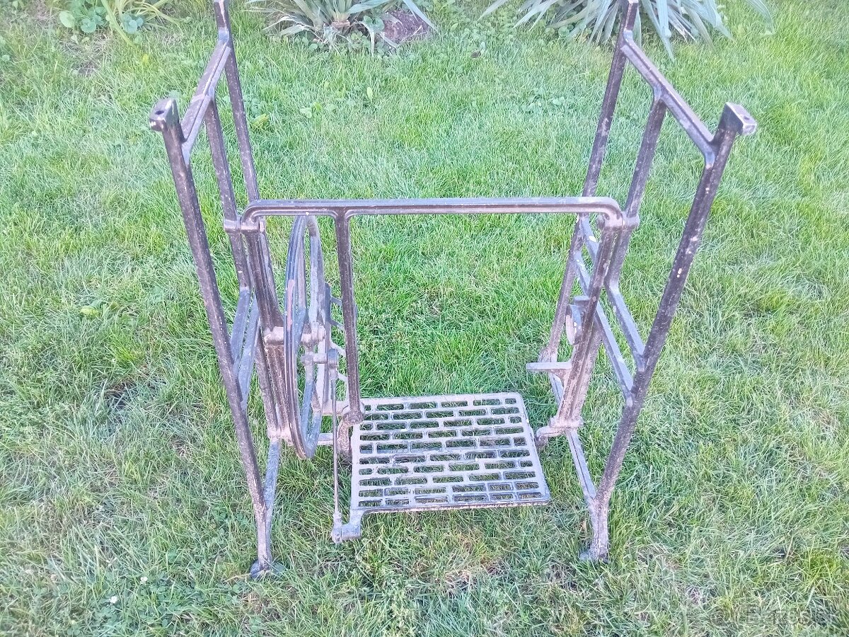 Šijací stroj Minerva+ podstavec - 3