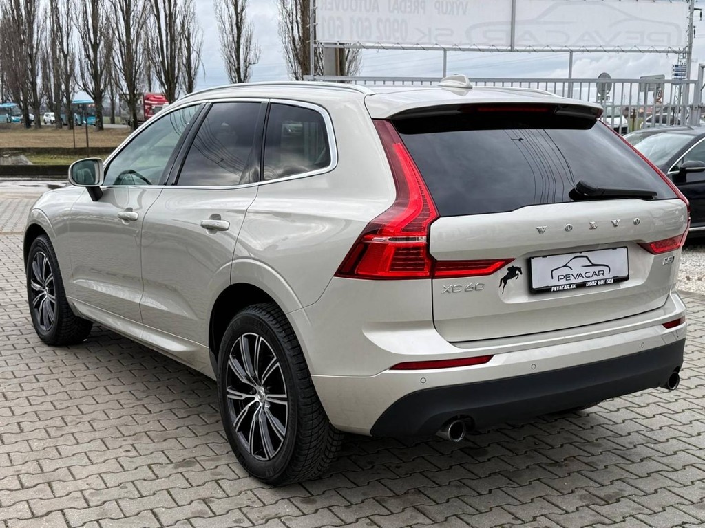 Volvo XC60 D5 Momentum AWD A/T - 3