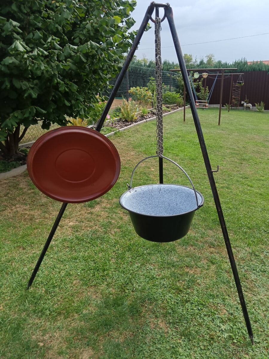 Predám kotlík na guláš + trojnožku, pílka na ytong, krompáče - 3