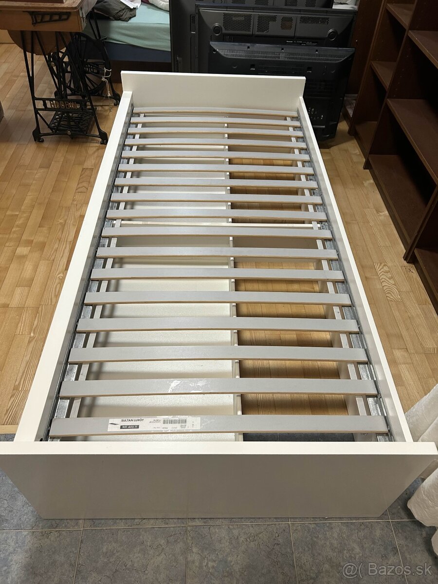 Predám Posteľ v dobrom stave s výsuvnými šuplíkmi - 3