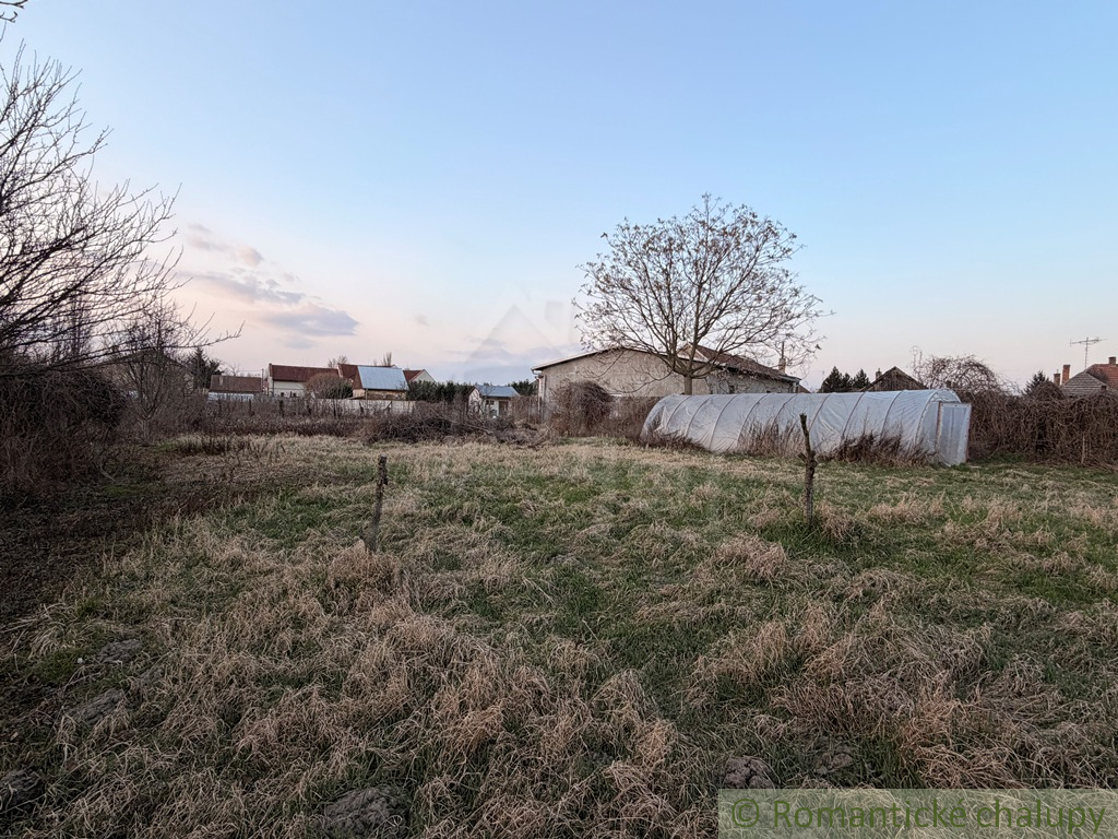 INVESTIČNÝ POZEMOK 2241 m² PRI VÁHU S UPI – MOŽNOSŤ AŽ 4 P - View 3