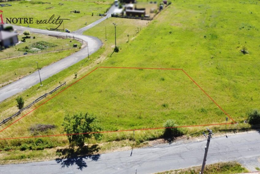 Rovinatý stavebný pozemok pri Lučenci. - 3