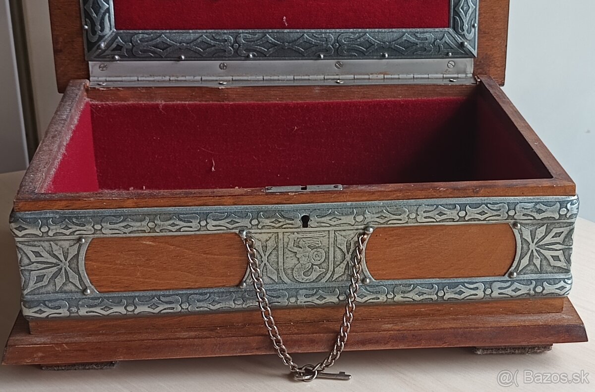 VINTAGE SKRINKA S KLUCIKOM - IBA OSOBNÝ ODBER - 3