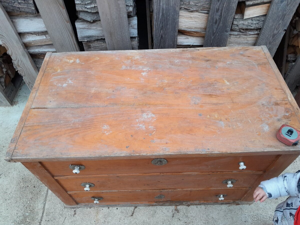 Predám komodu, truhlicu tvrdé drevo - 3