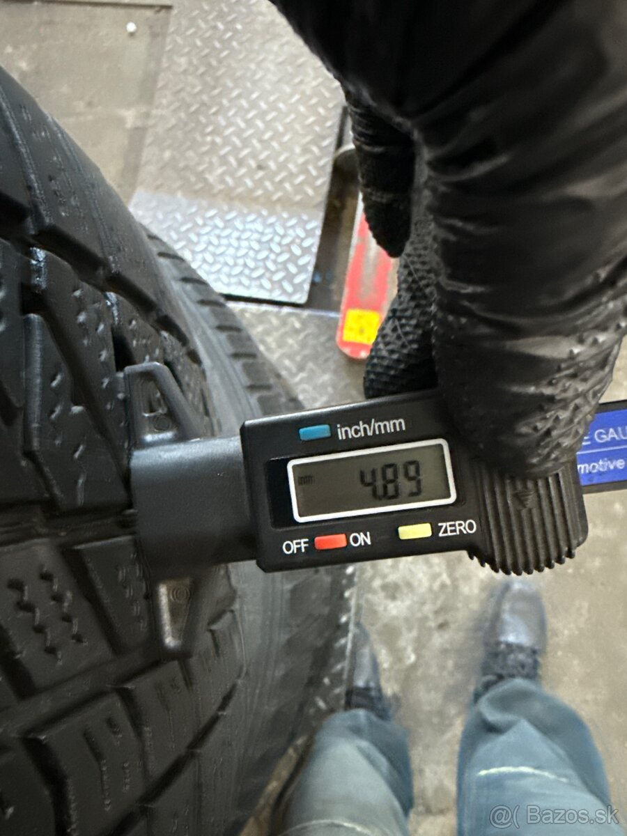 Zimné pneu 235/60R18 viem aj prezuť - 3