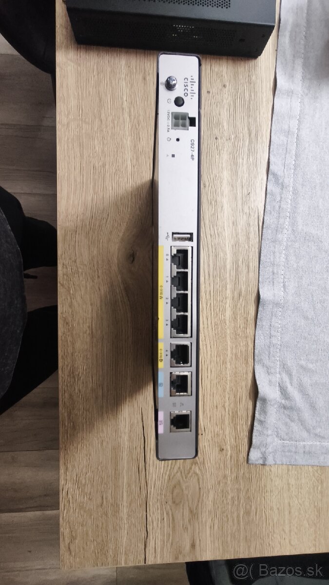 Predám Cisco Series900 C921-4pltegb,C927-4P,Meraki MR20 - 3