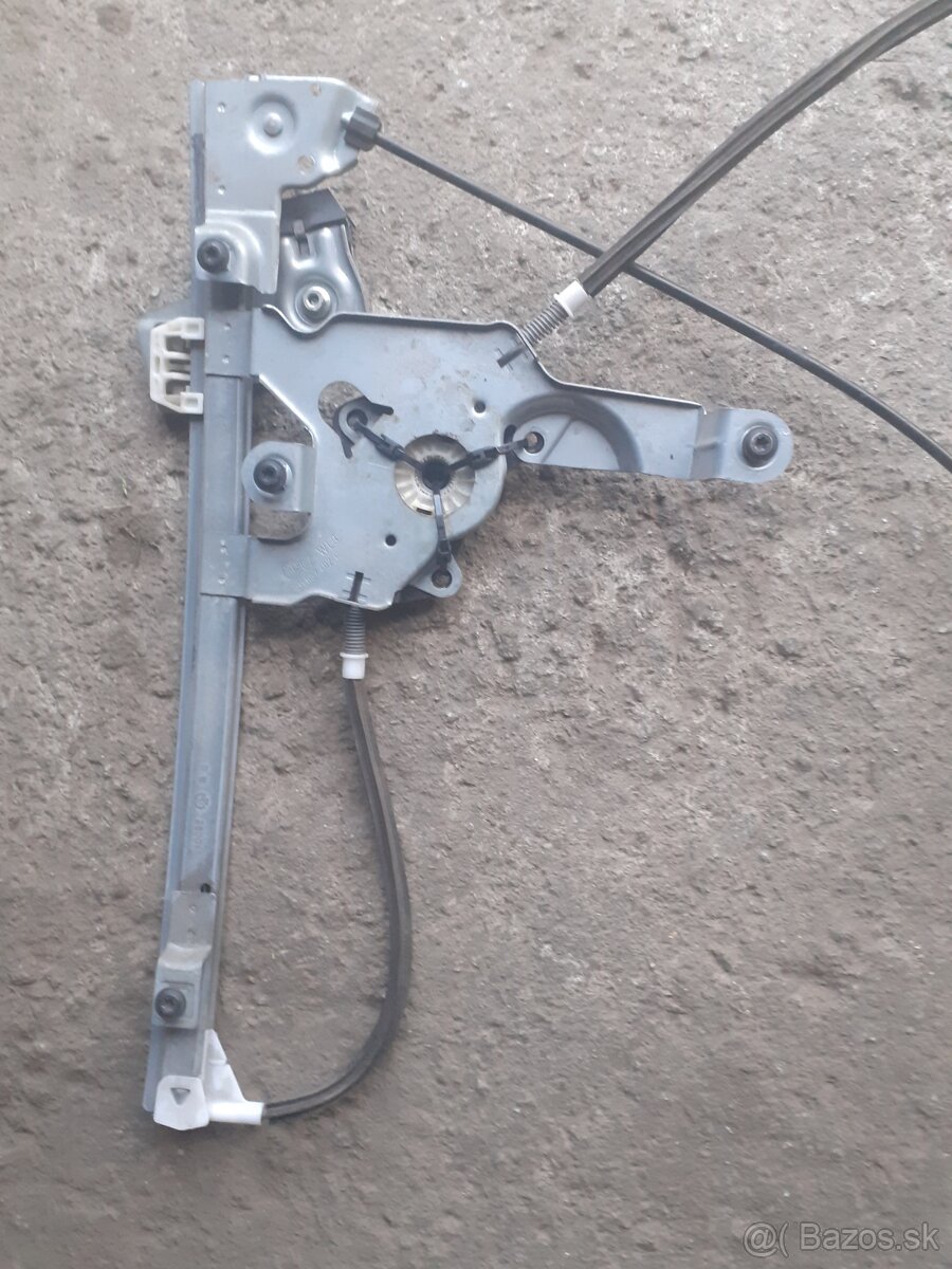 Octavia 1 stahovacka 1U1 837 402 K - 3