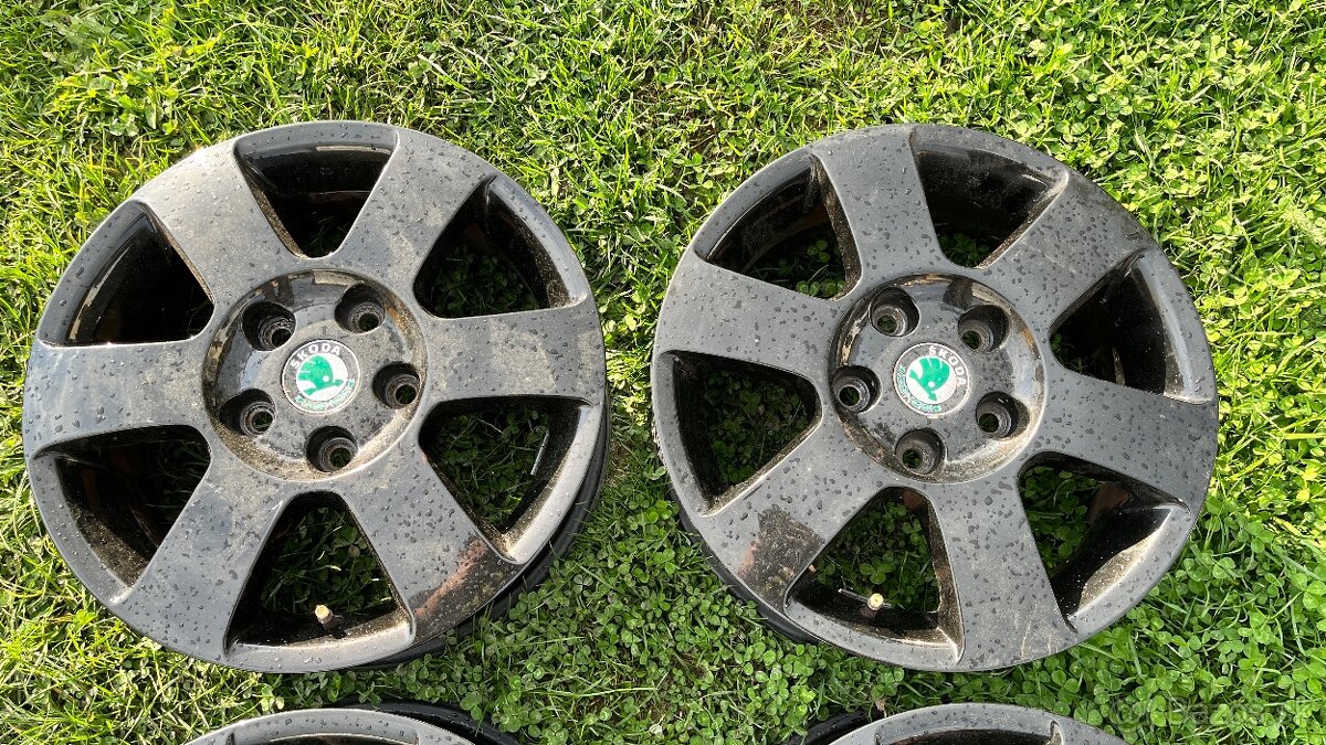 Skoda disky 5x112 r15 black - 3