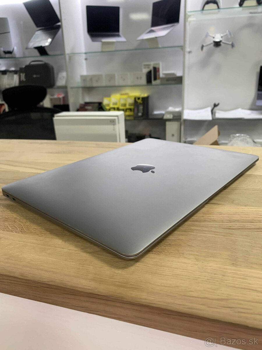 MacBook Air 13″ (2019) – i5 / 16 GB RAM / 256 GB - 3