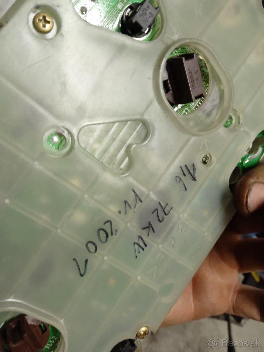 budiky pristrojovka mazda 323F Bj a BA - 3