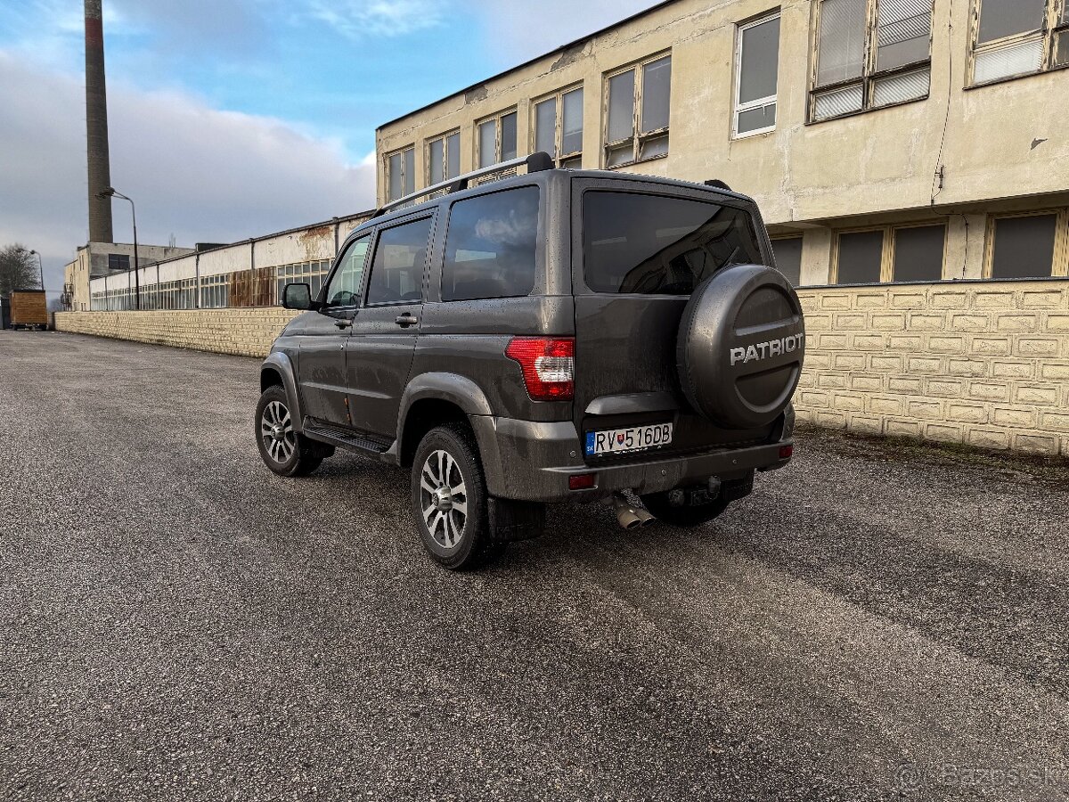 UAZ Patriot - 3