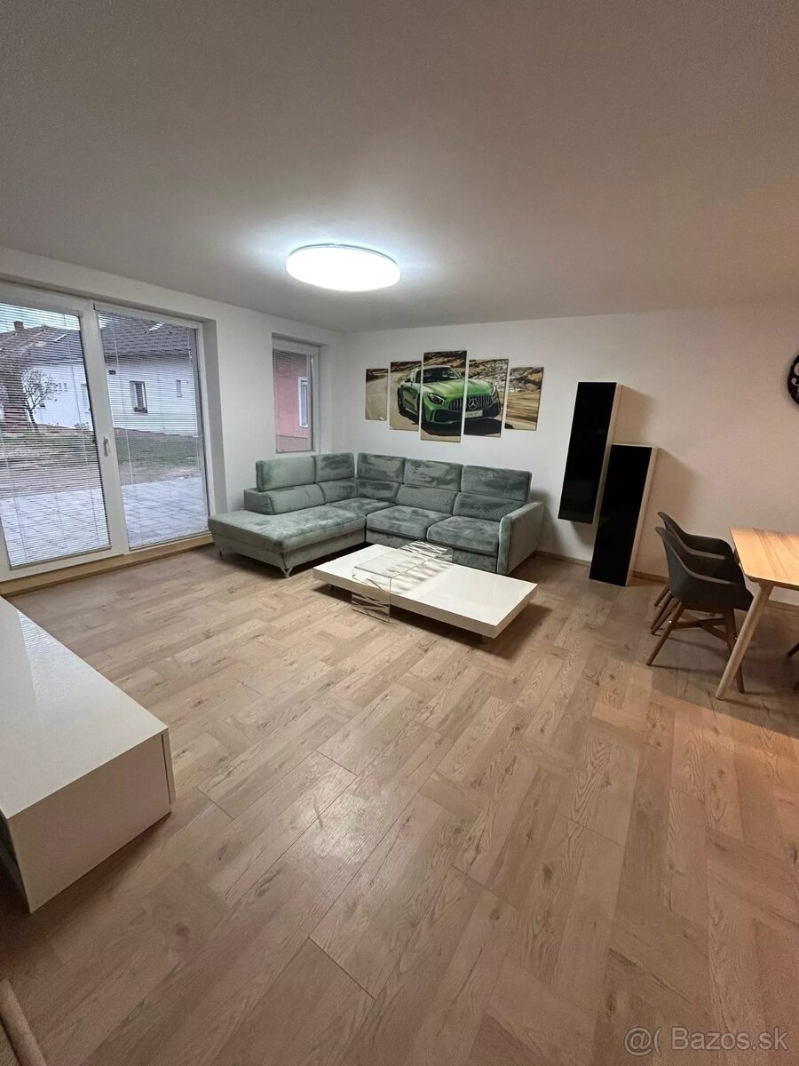 NA PREDAJ 3i mezonet, čiastočne zariadený dom,ul.Pezinská,Ch - 3