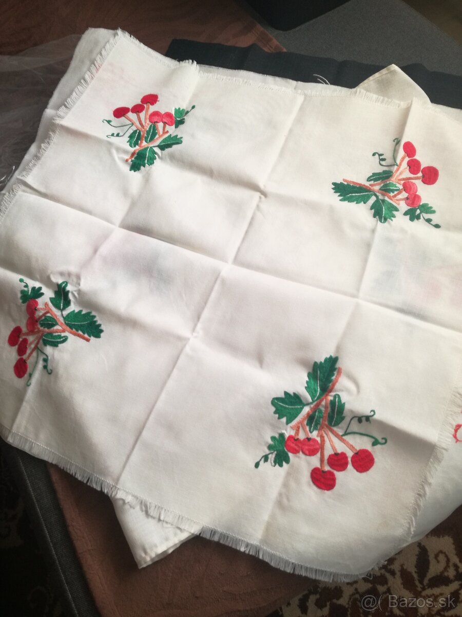 Látky na predaj,vyšívané prestierania - 3