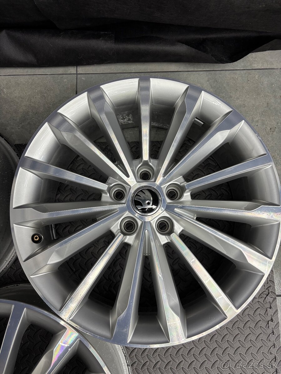 5x112 r18 Trinity kodiaq originál - 3