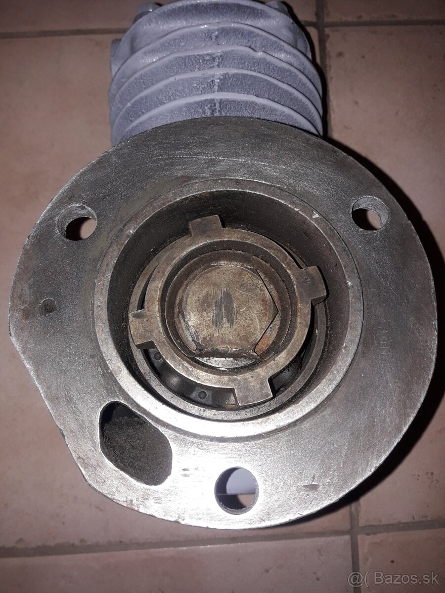 kompresor typ 706 1956 čislo 513 D - 3