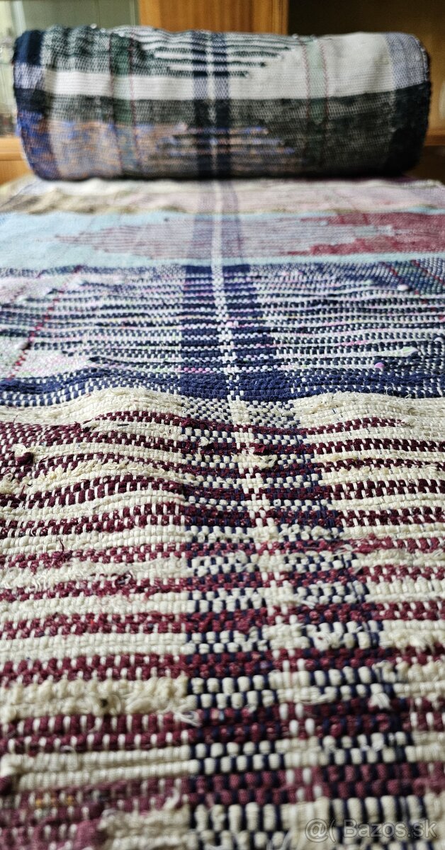 Rezervované - Predám staré tkané koberce - 3