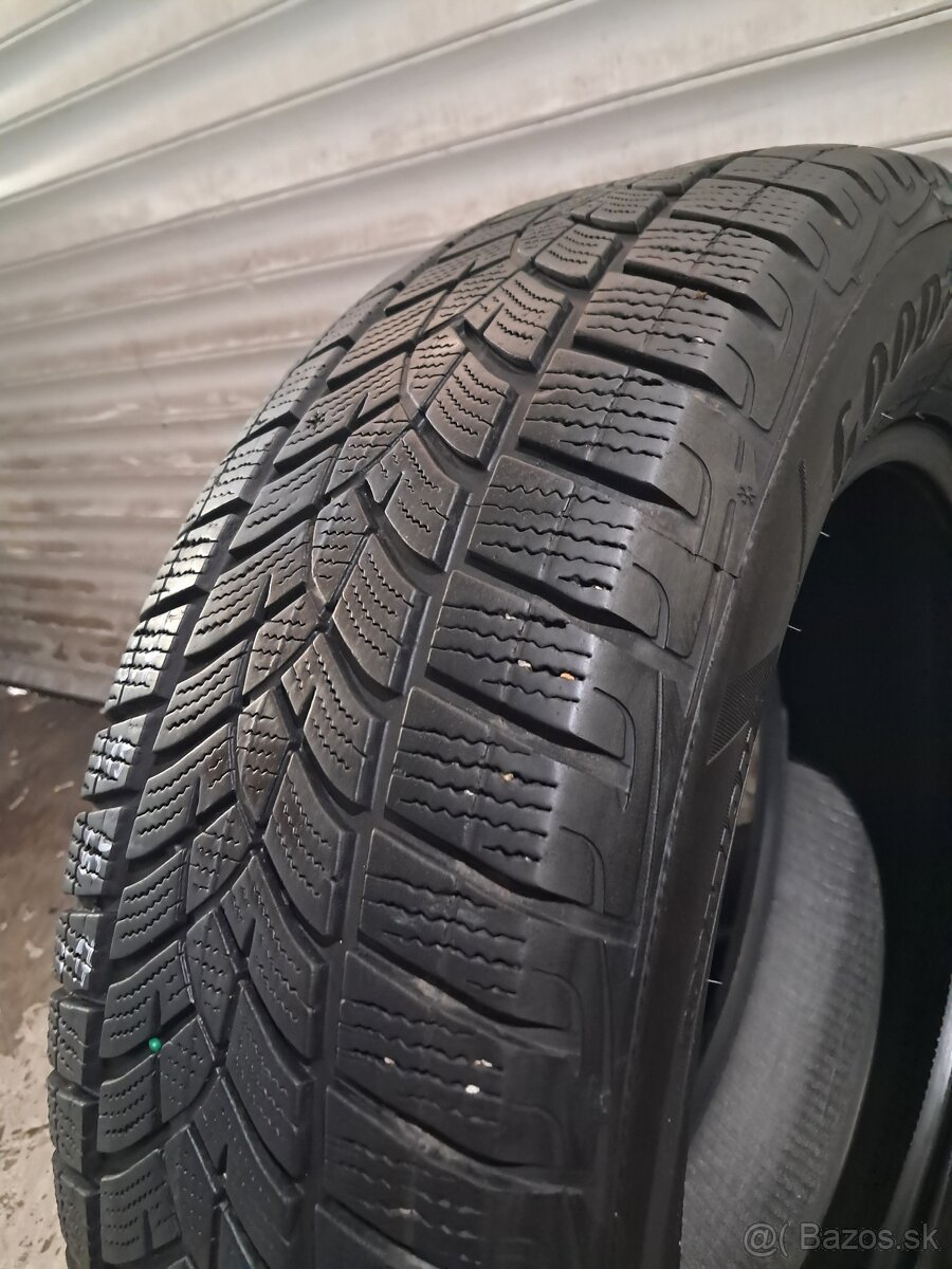 Goodyear zimné 215/65/R17 - 3