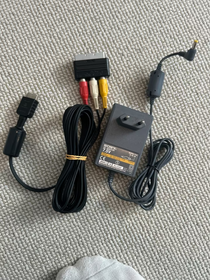 PlayStation 1 + ovládač a Gran Turismo - 3