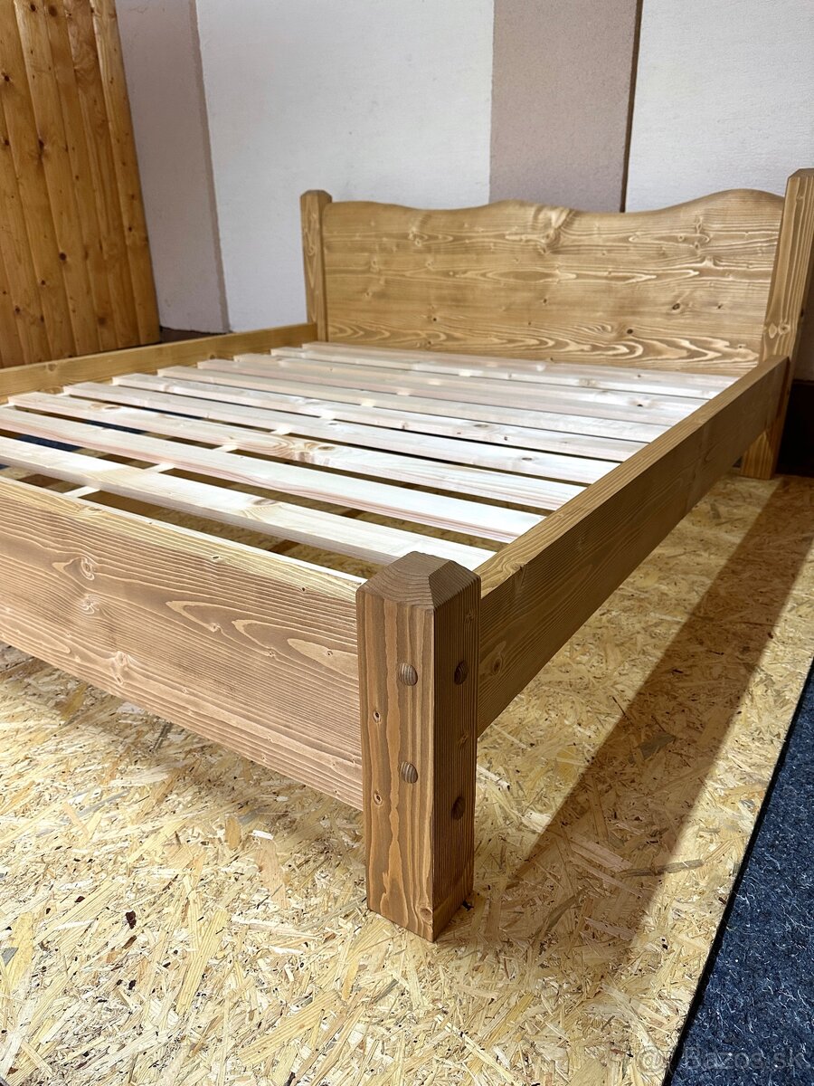Masívna drevená posteľ - 3
