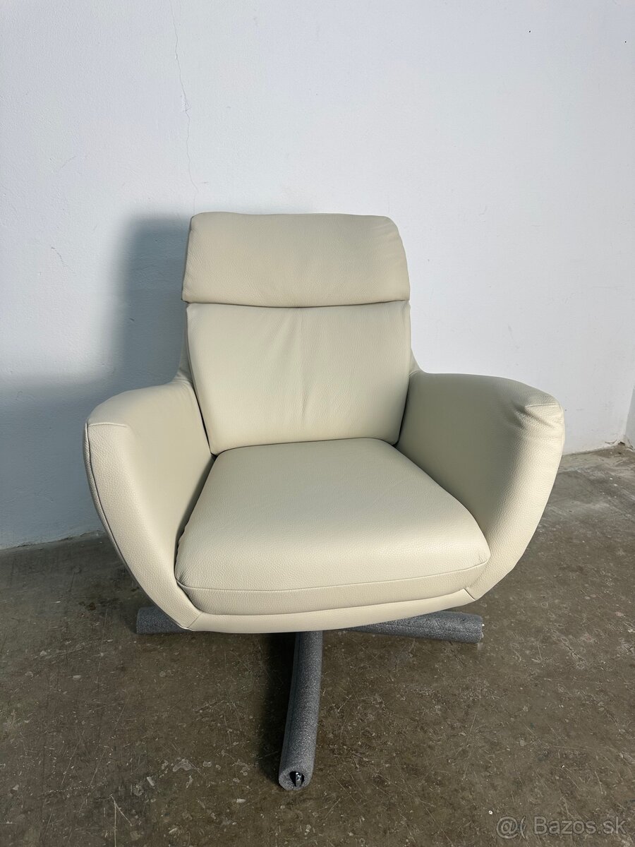 Predám elegantné otočné kreslo v krémovej farbe - 3