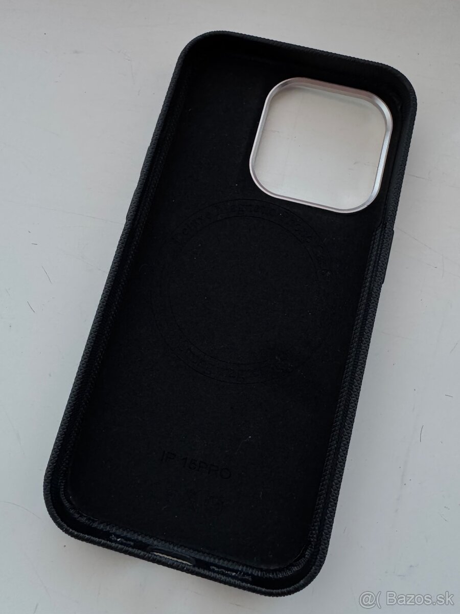 Nový čierny kryt iPhone 15 pro - 3
