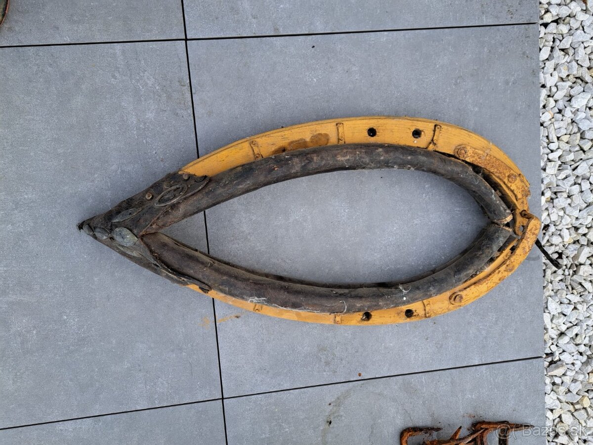 Chomút, kramle, vedrá, petrolejka, mlynec - 3