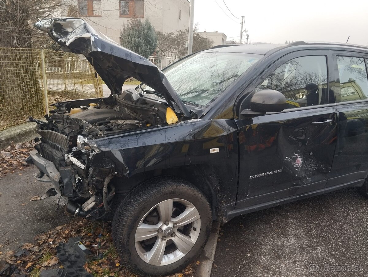 JEEP Compass - totálka - 3