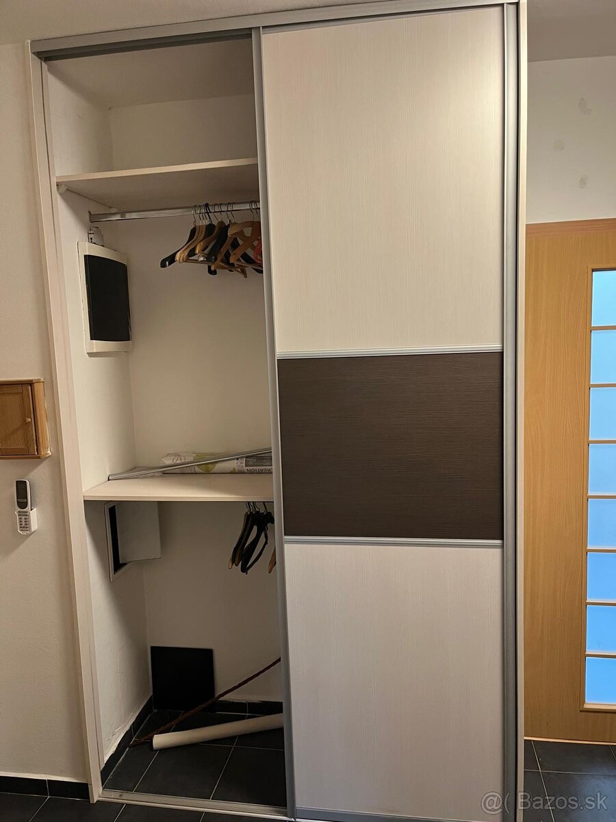 Rolldoorová skriňa v bielej farbe - 3