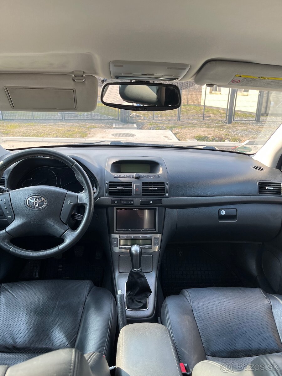 Toyota Avensis 2.0 benzín - 3