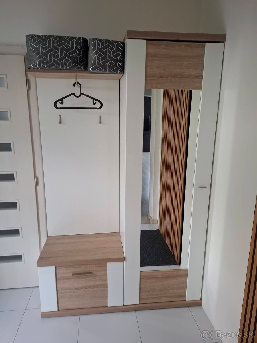 Predsieňová zostava - 3