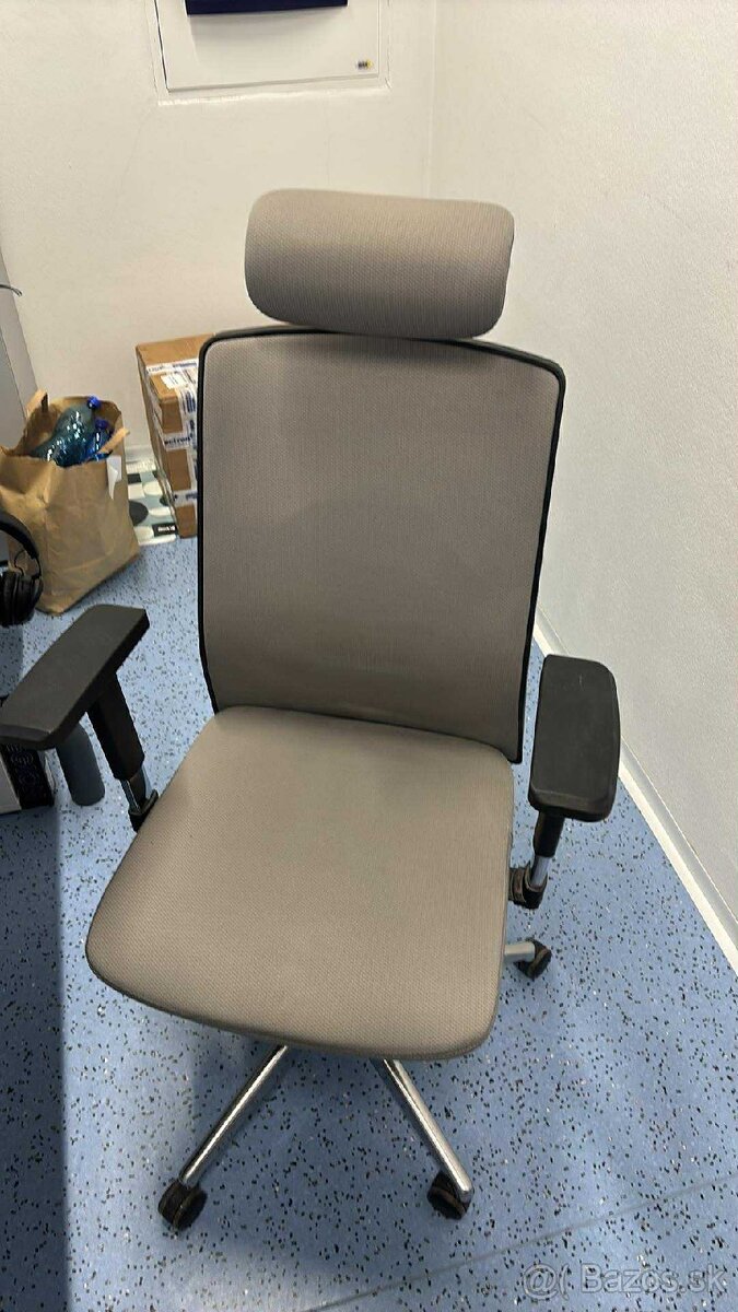 Pracovný stôl a stoličky - 3