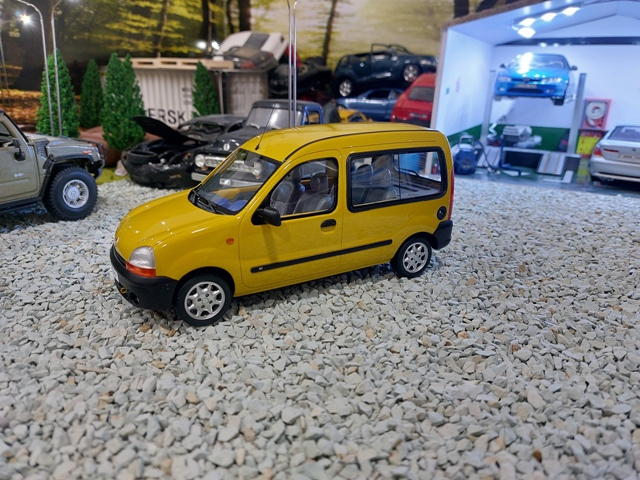 model auta Renault Kangoo 1.4 RT Otto mobile 1:18 - 3