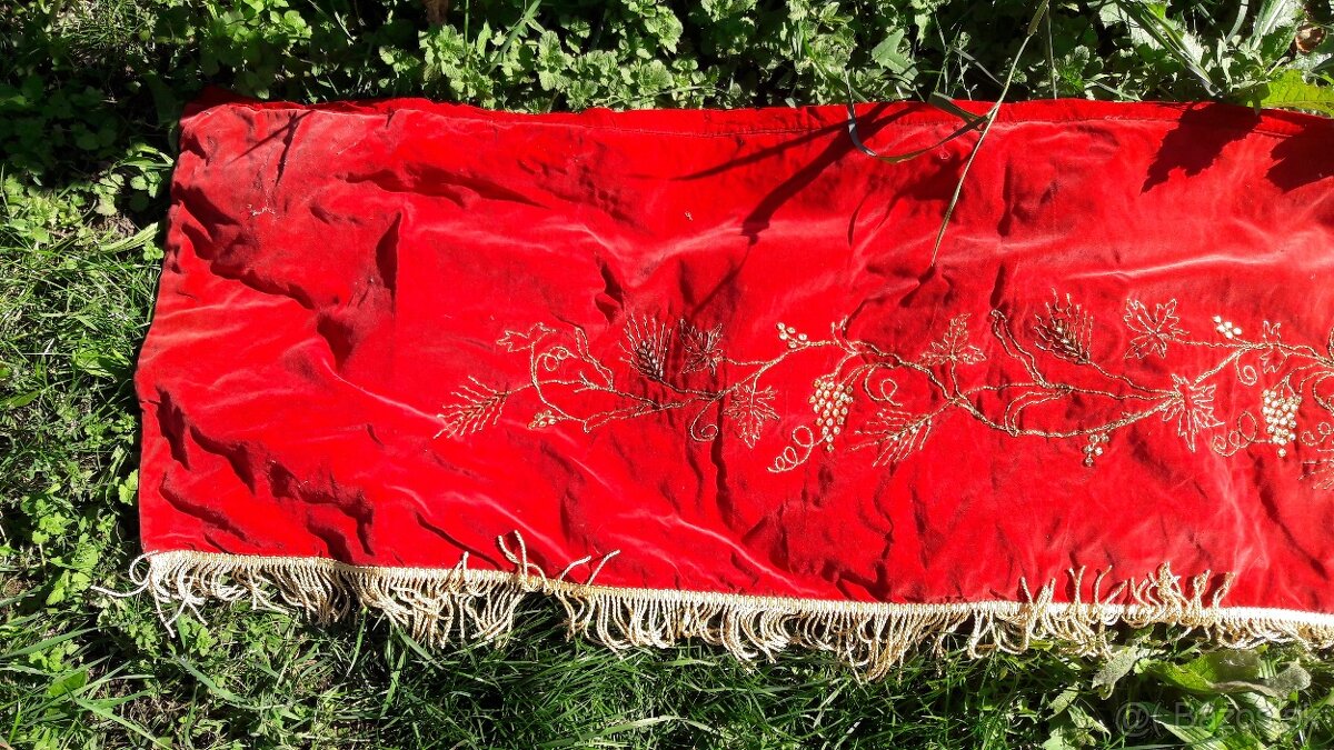 Kroj alebo liturgická textília - 3