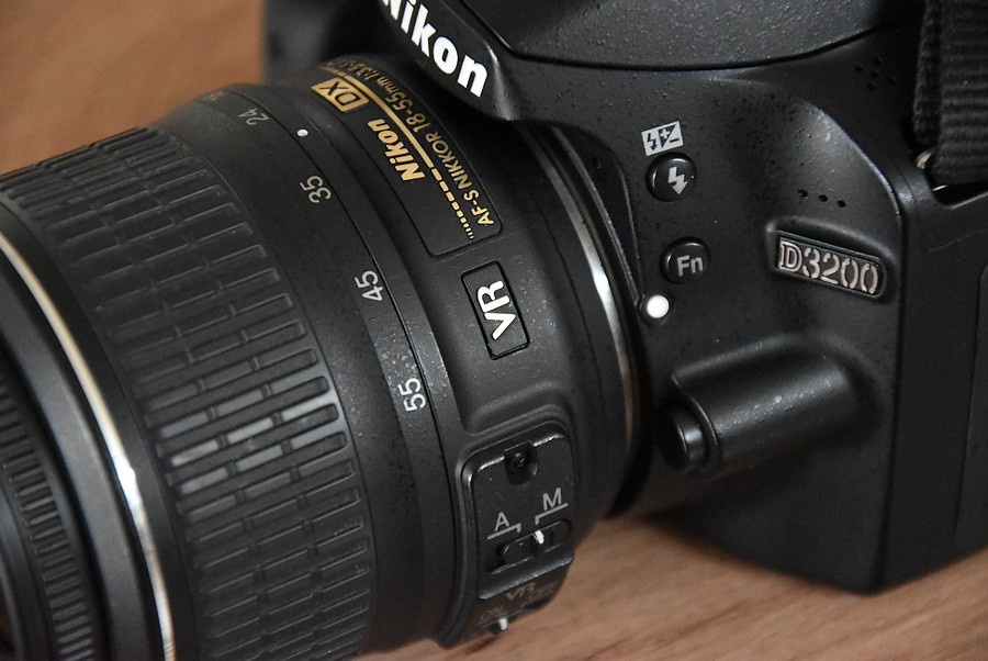 Nikon d3200 s VR 18-55 + brasna + power banka + pamat. karta - 3