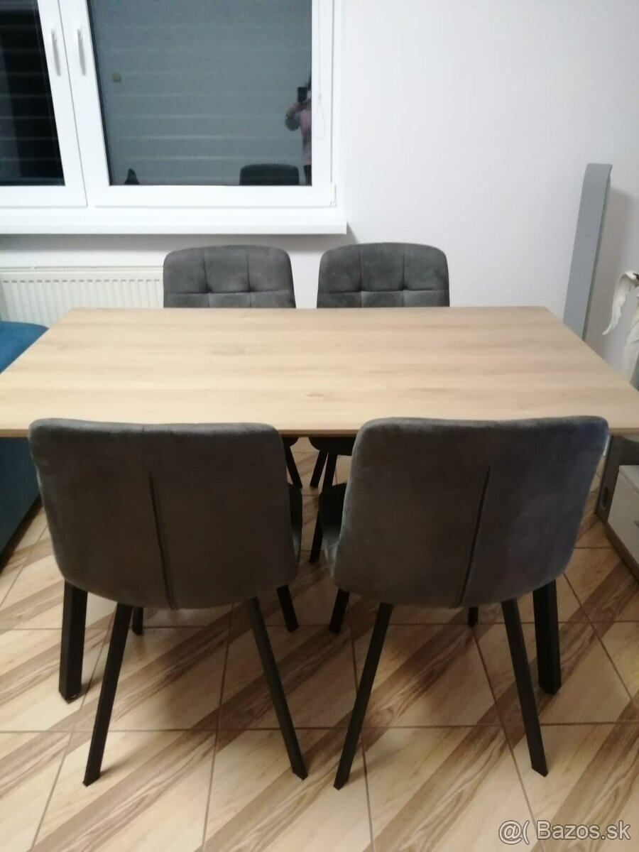 Jedálensky stôl so stoličkami - 3