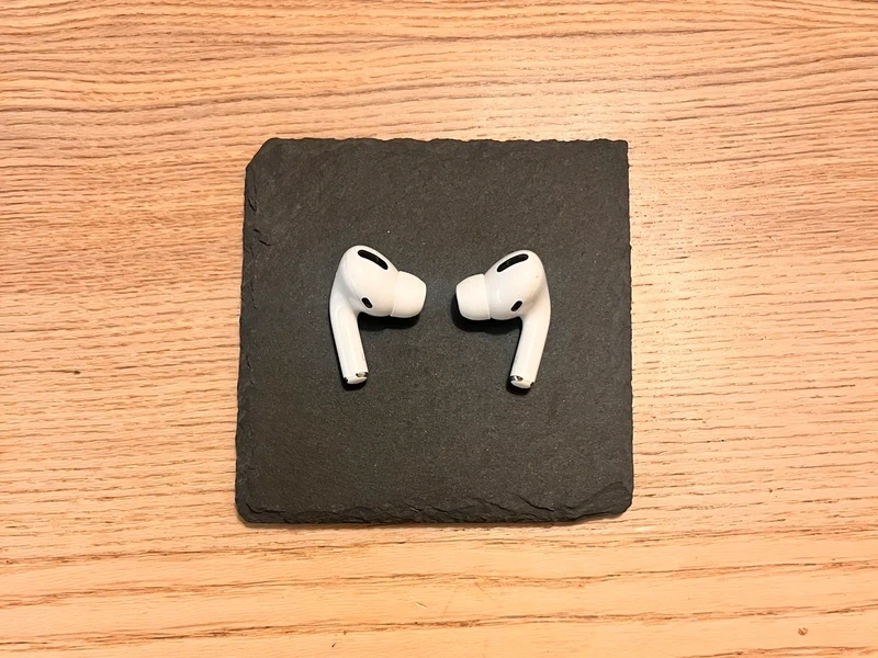 Apple AirPods Pro - 3
