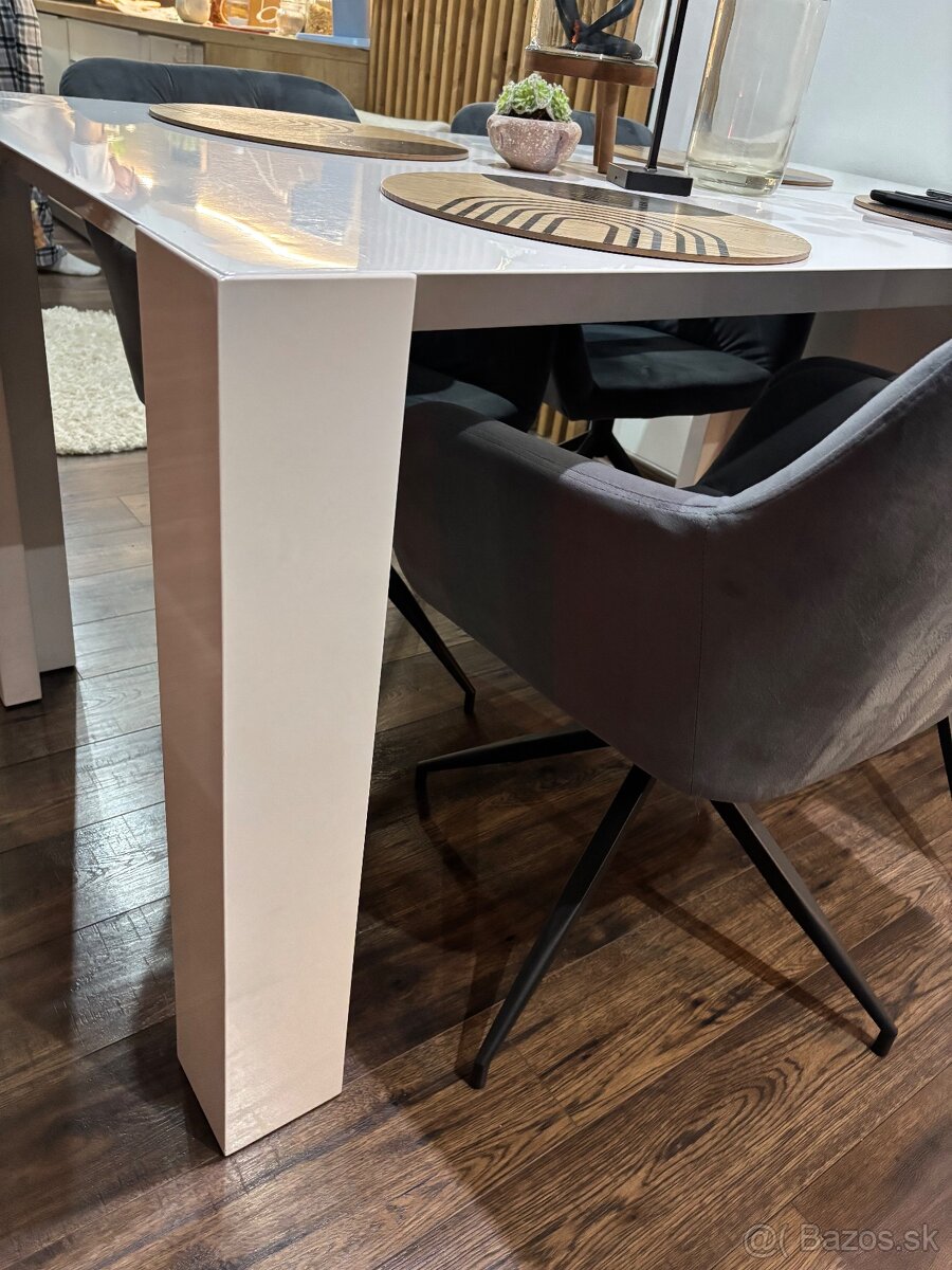 Jedálenský stôl - 3