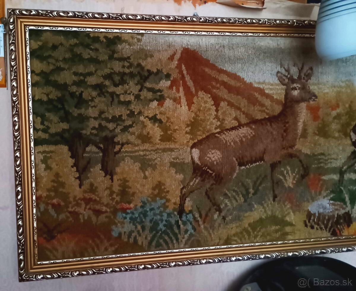 Gobelínový obraz so zlatým rámom.RETRO - 3