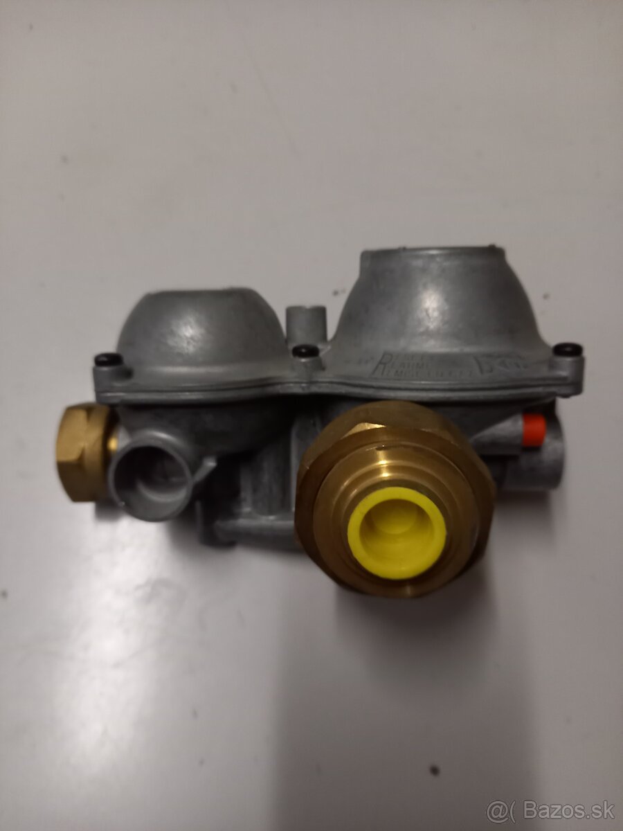 Regulator plynu fisher B6 NG,plynový kotol3/4"x5/4" - 3
