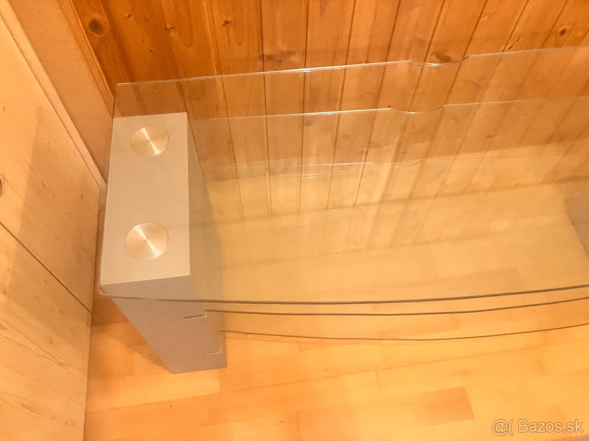 Skleneny stol pod tv - 3