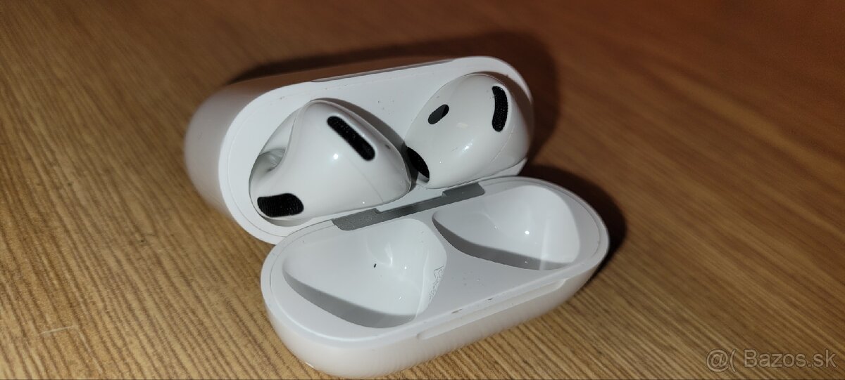 Predám Apple AirPods 4 - 3
