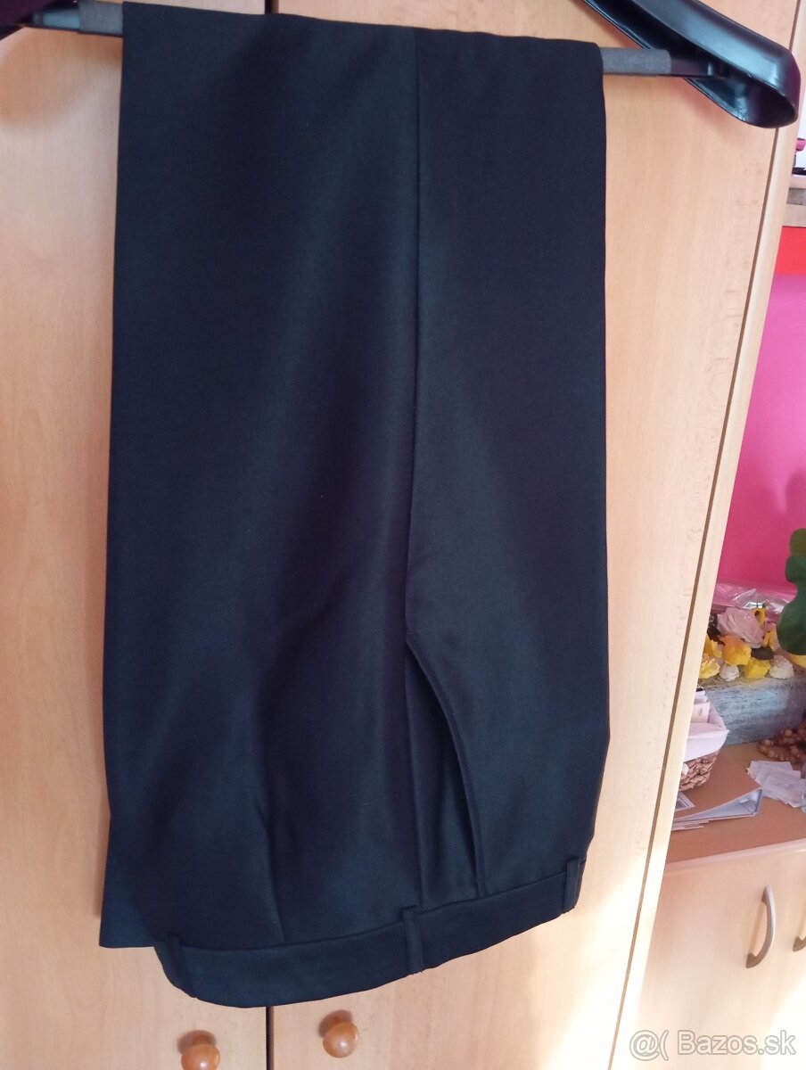 Predám čierny pánsky oblek veľkosť 182/46 - 3