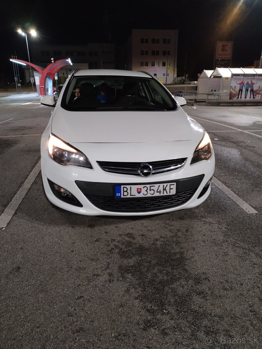 Predám Opel Astra J 1.6 81 kw r.v 2015 - 3