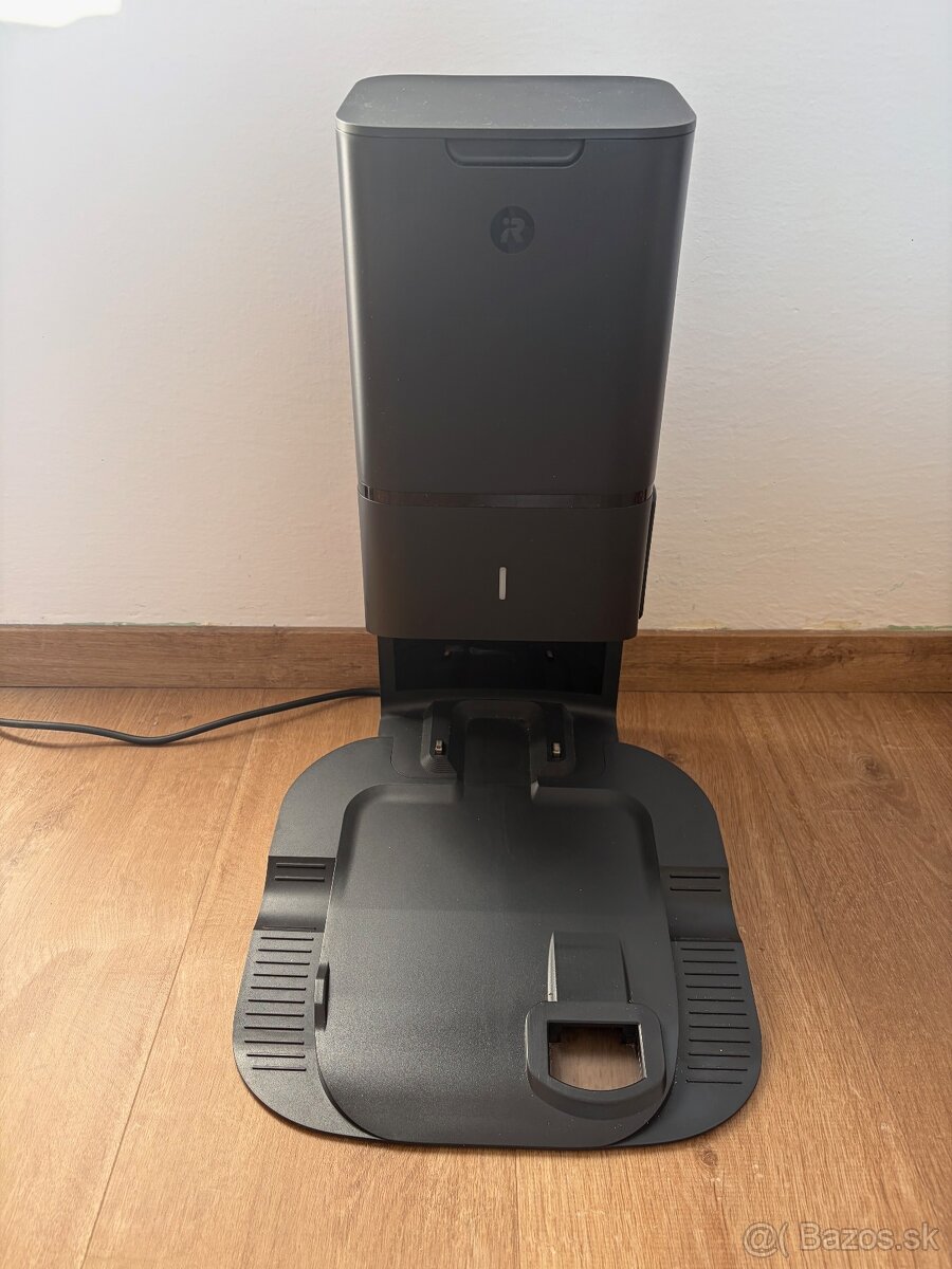 Robotický vysávač iRobot Romba i7 - 3