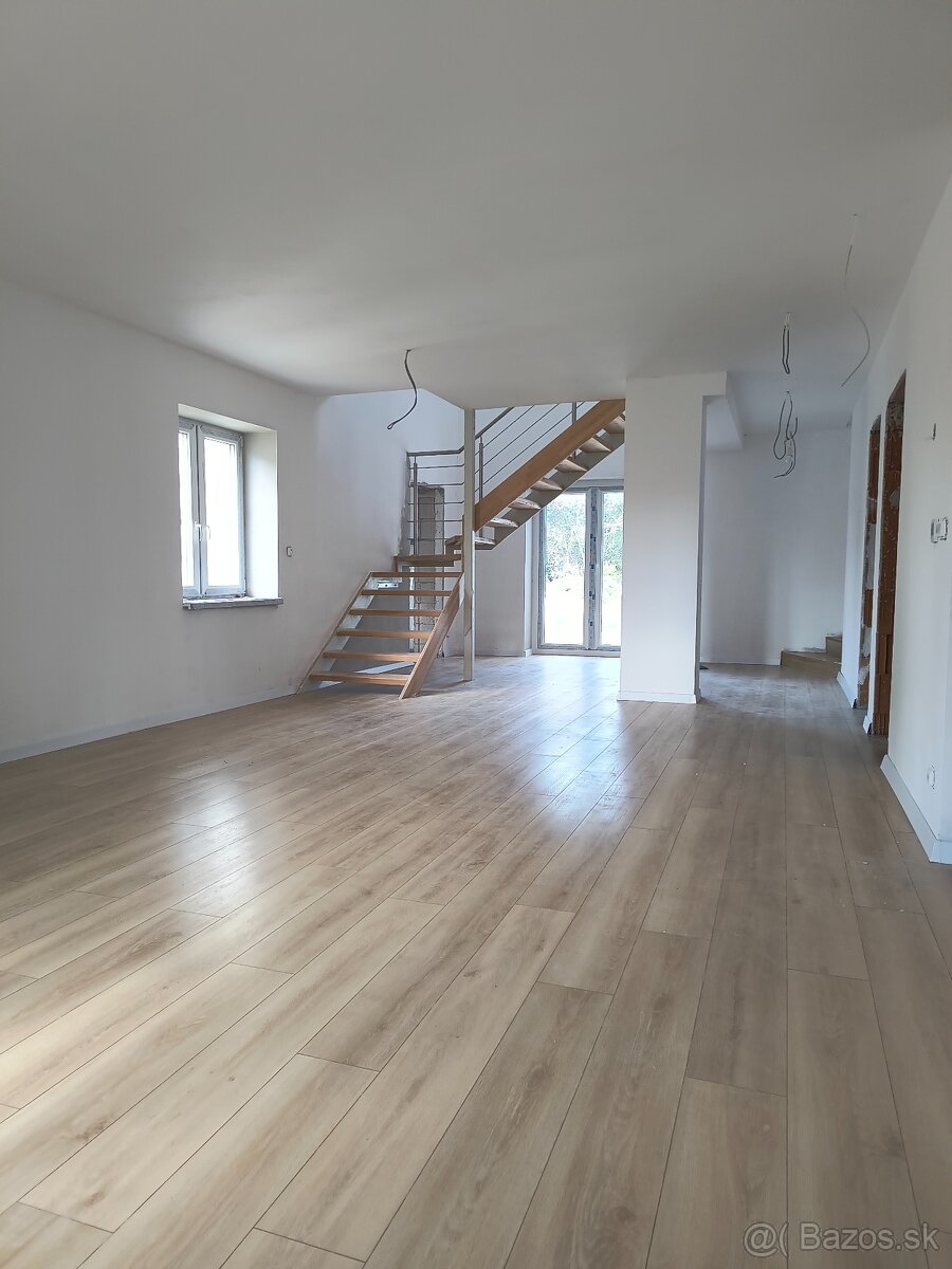 LUXUSNÝ 5 IZB. RD V SENCI V ŠTANDARDE - 3