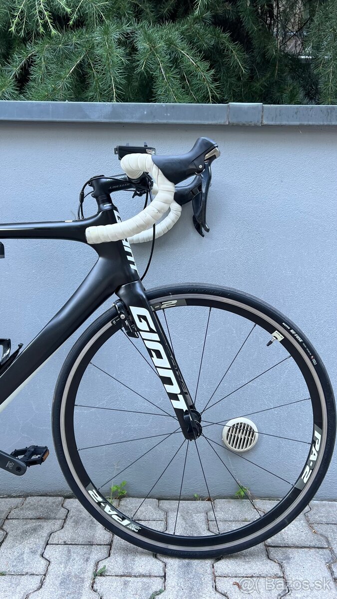 Karbónový cestný bicykel Giant Propel - 3