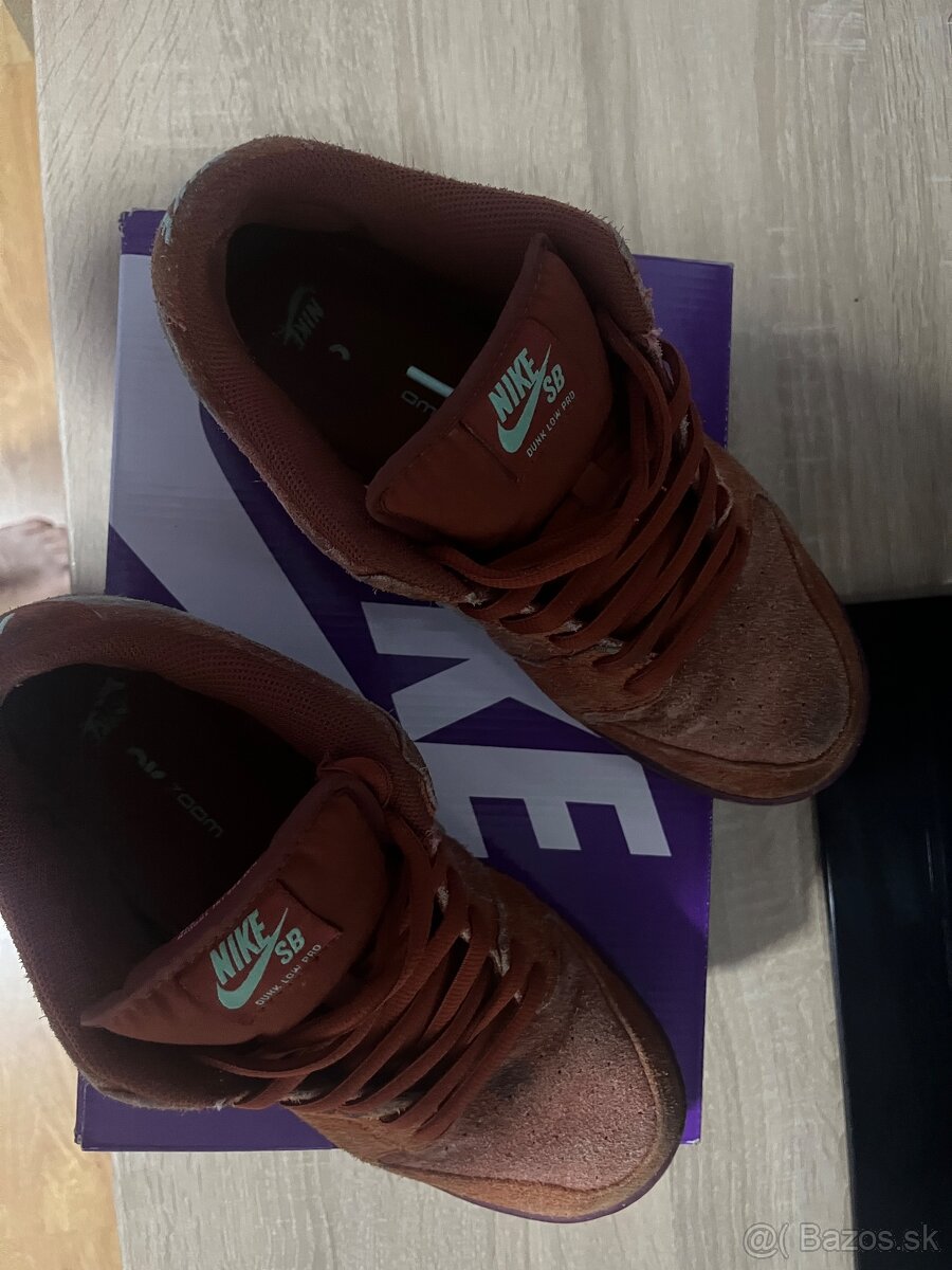 Predavam tieto topanky - 3