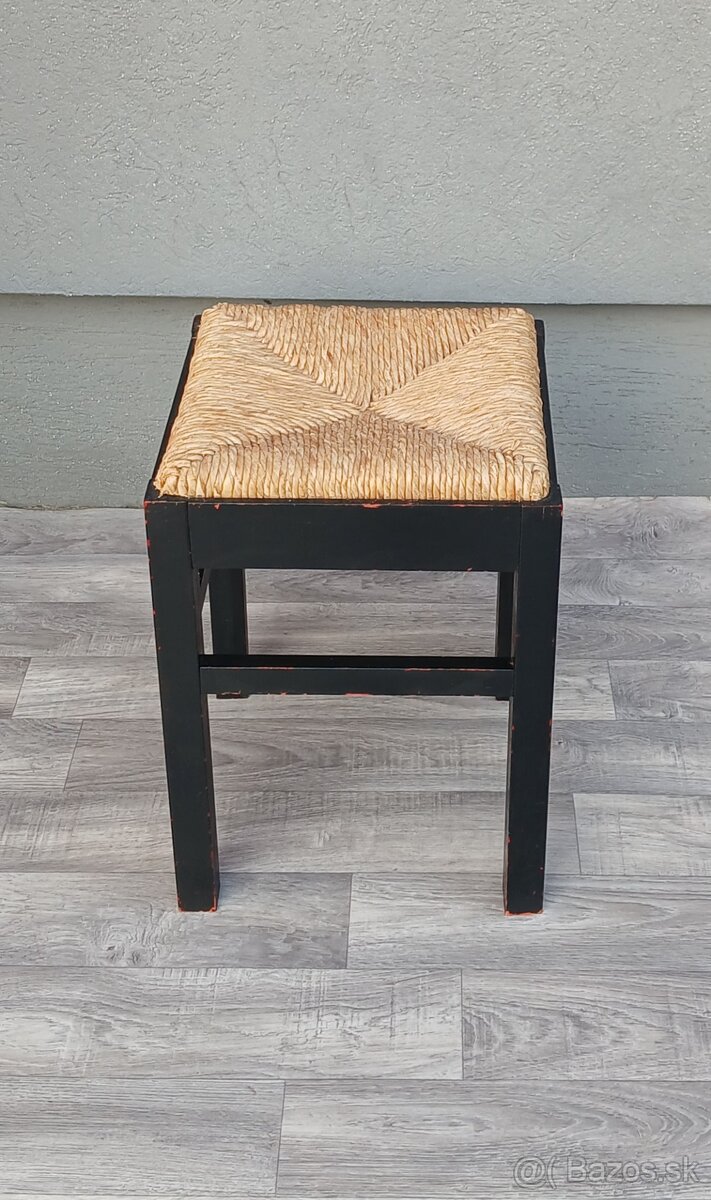 Taburetka s prírodným výpletom. - 3