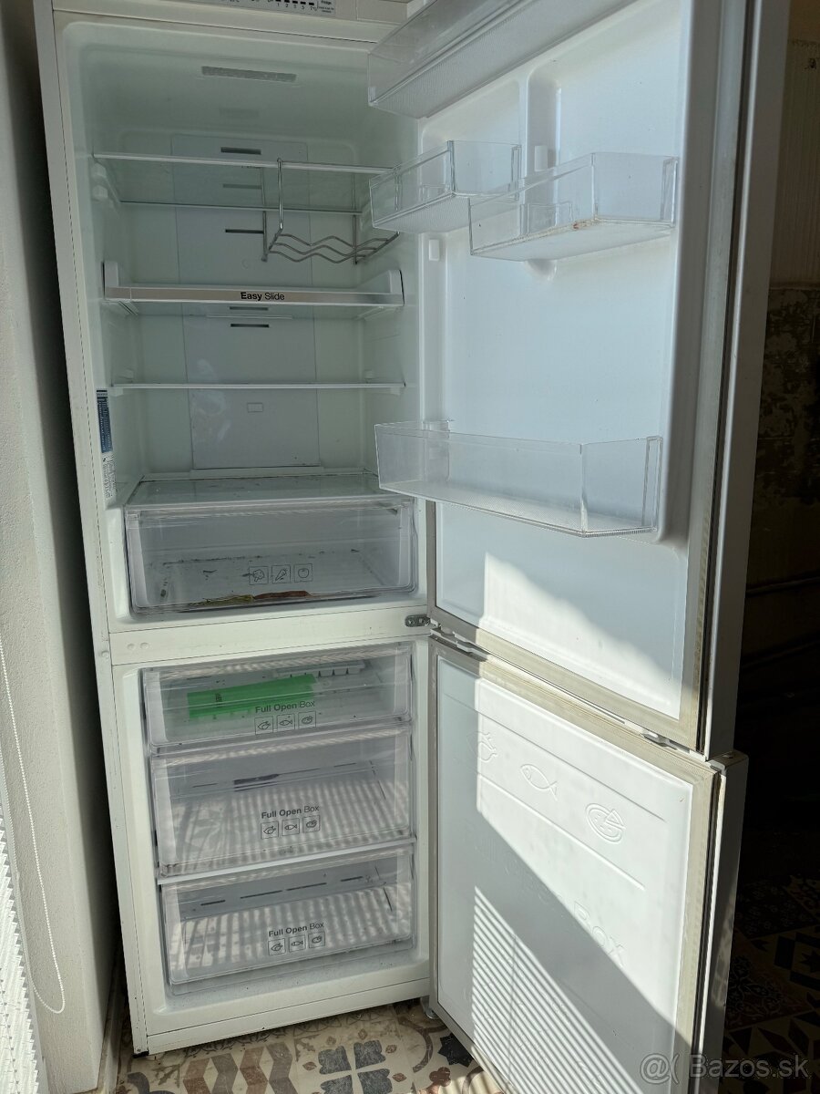 SAMSUNG RB29FSRNDWW - 3