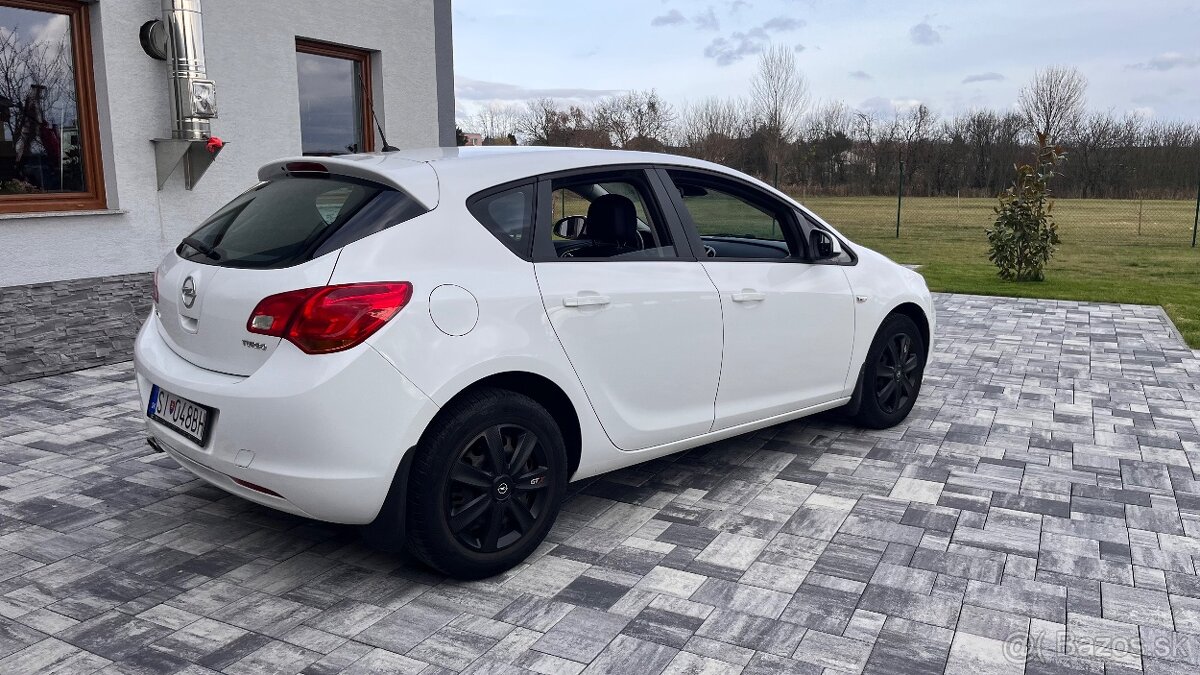 Opel Astra J 1.4turbo - 3